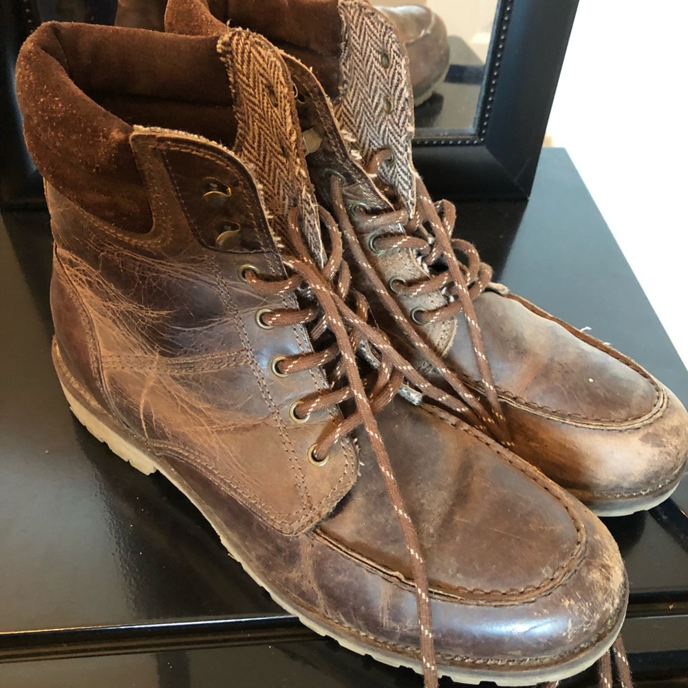 Crevo Hiking Boots